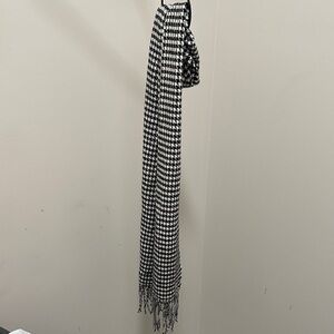 Black and White Houndstooth Scarf